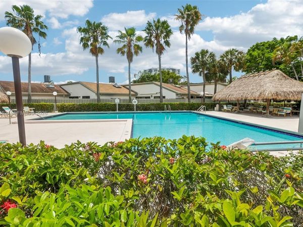 2731 S Parkview Dr , Hallandale Beach, FL 33009