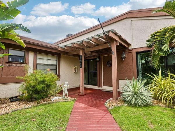 2731 S Parkview Dr, Hallandale Beach, FL 33009