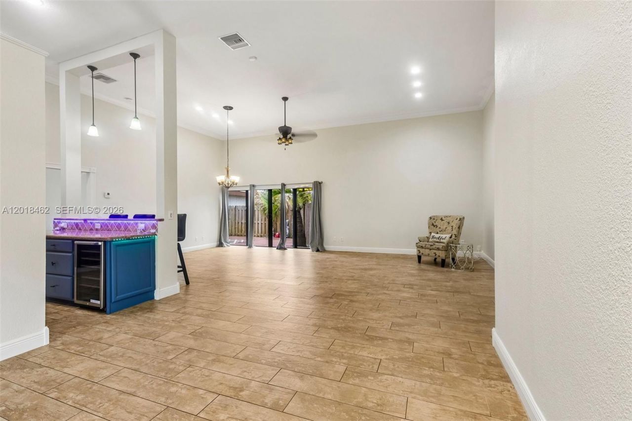 2731 S Parkview Dr, Hallandale Beach, FL 33009 Photo