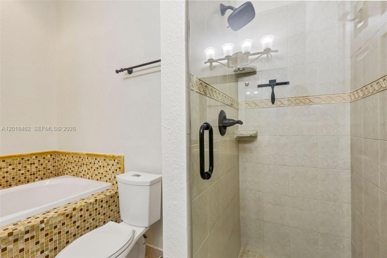 2731 S Parkview Dr, Hallandale Beach, FL 33009 Photo