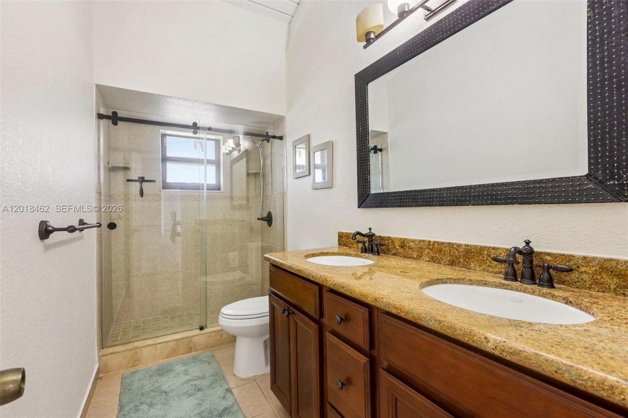 2731 S Parkview Dr, Hallandale Beach, FL 33009 Photo