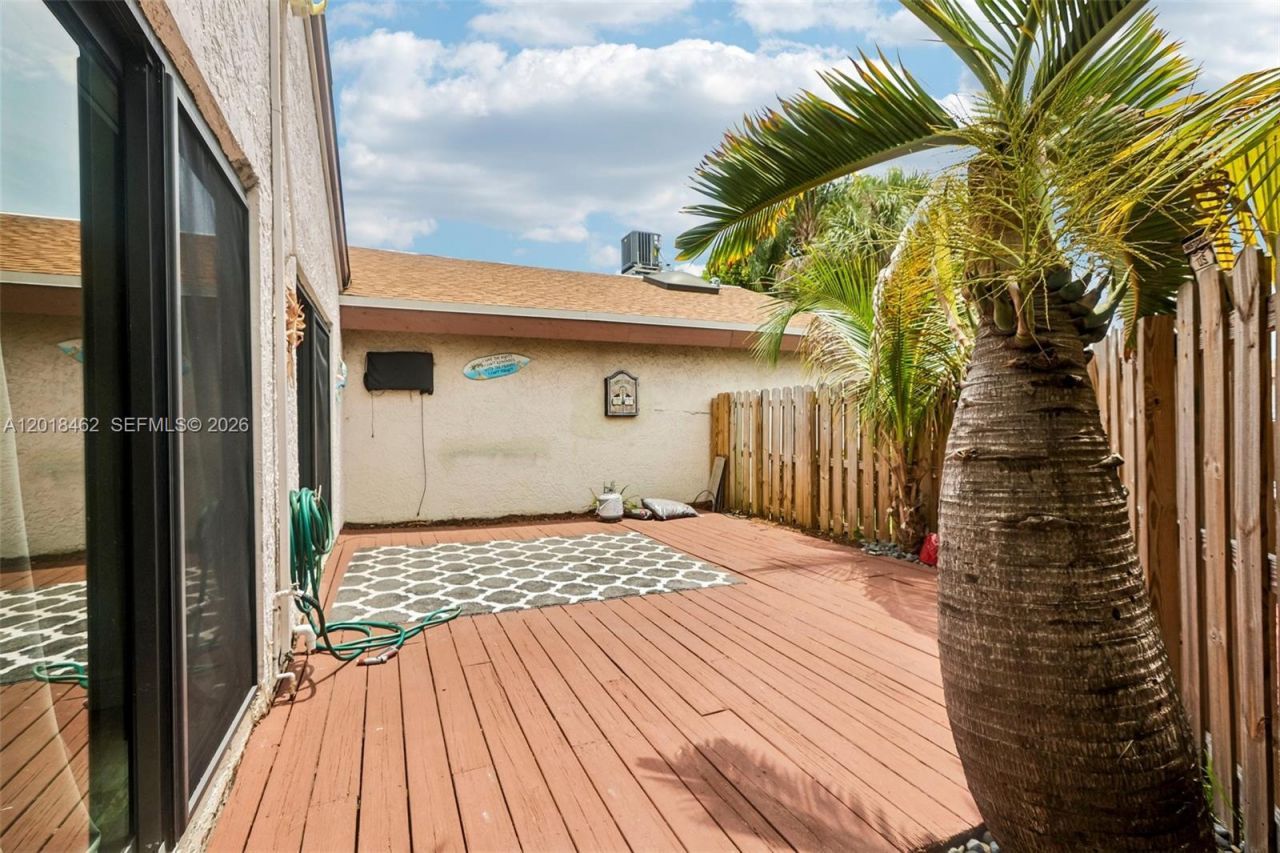 2731 S Parkview Dr, Hallandale Beach, FL 33009 Photo