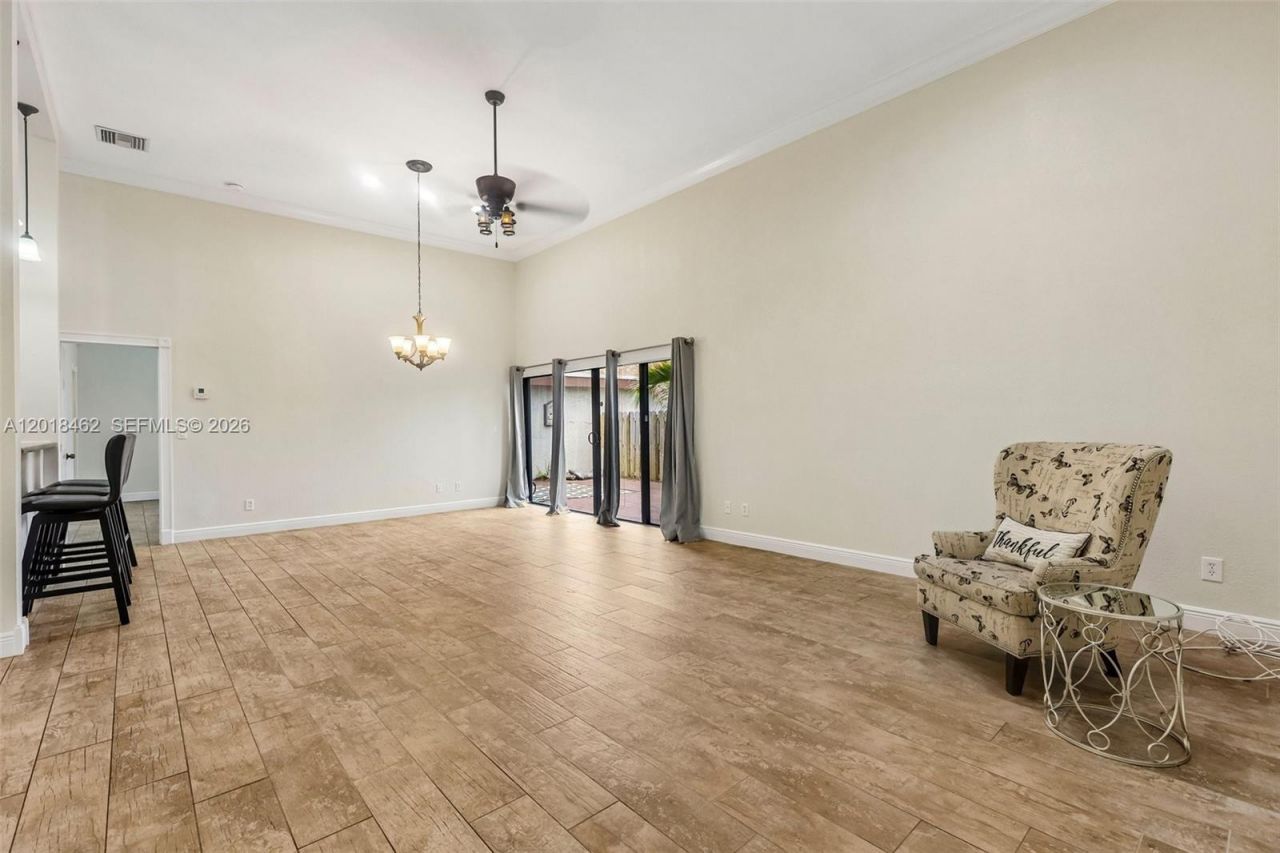 2731 S Parkview Dr, Hallandale Beach, FL 33009 Photo