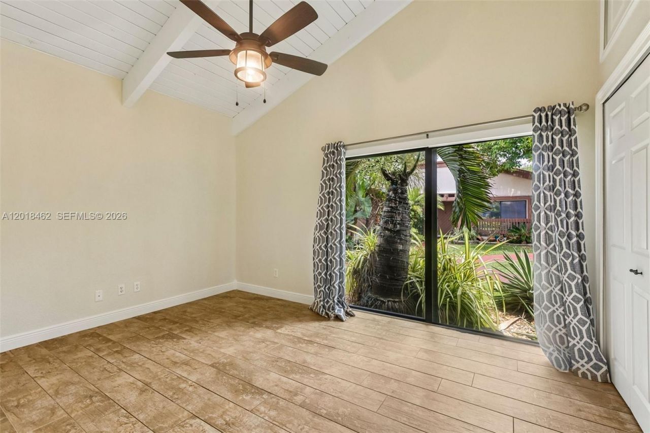 2731 S Parkview Dr, Hallandale Beach, FL 33009 Photo