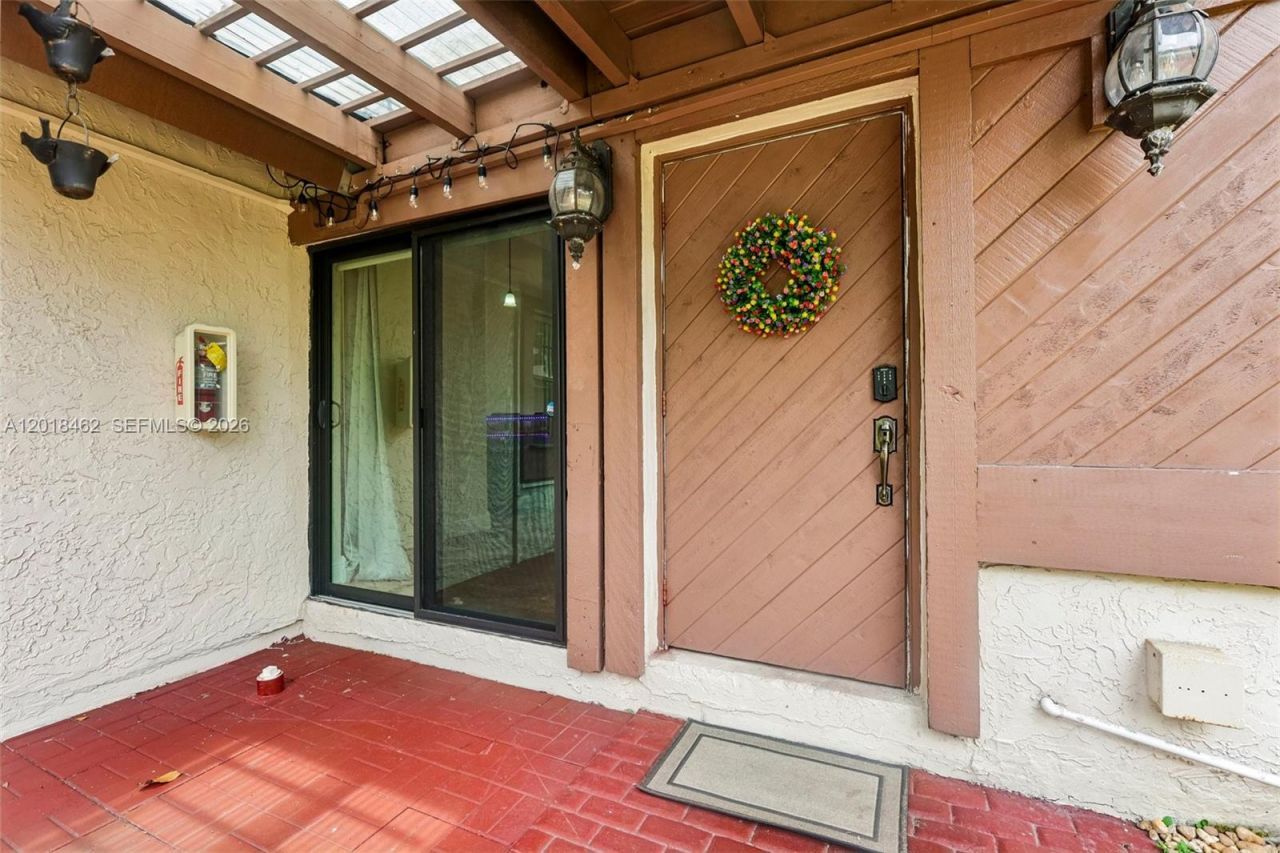 2731 S Parkview Dr, Hallandale Beach, FL 33009 Photo