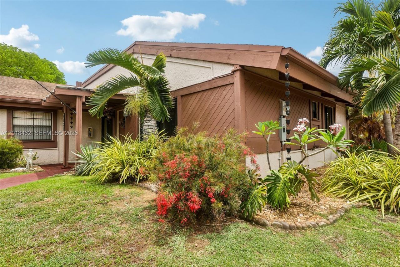 2731 S Parkview Dr, Hallandale Beach, FL 33009 Photo