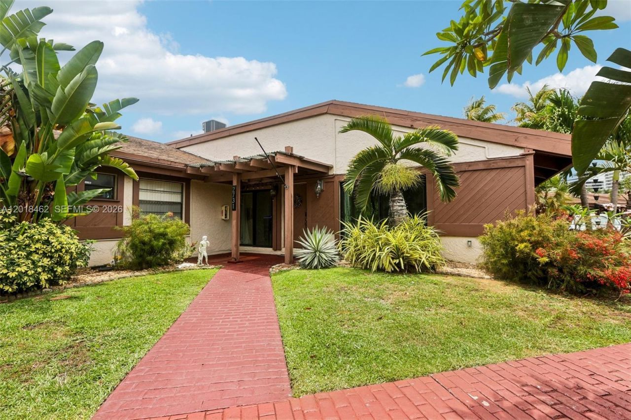 2731 S Parkview Dr, Hallandale Beach, FL 33009 Photo