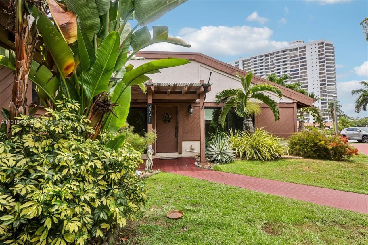 2731 S Parkview Dr, Hallandale Beach, FL 33009 Photo