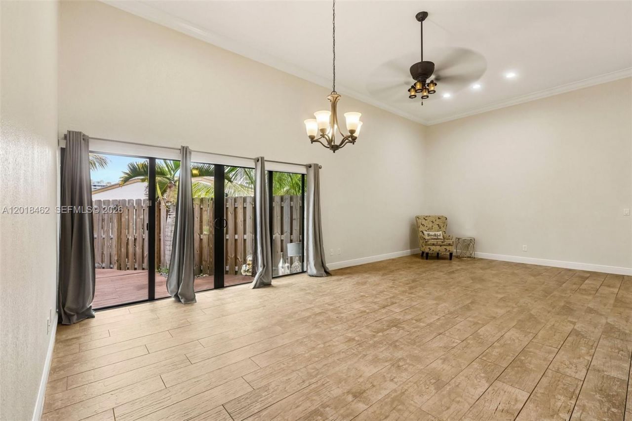 2731 S Parkview Dr, Hallandale Beach, FL 33009 Photo