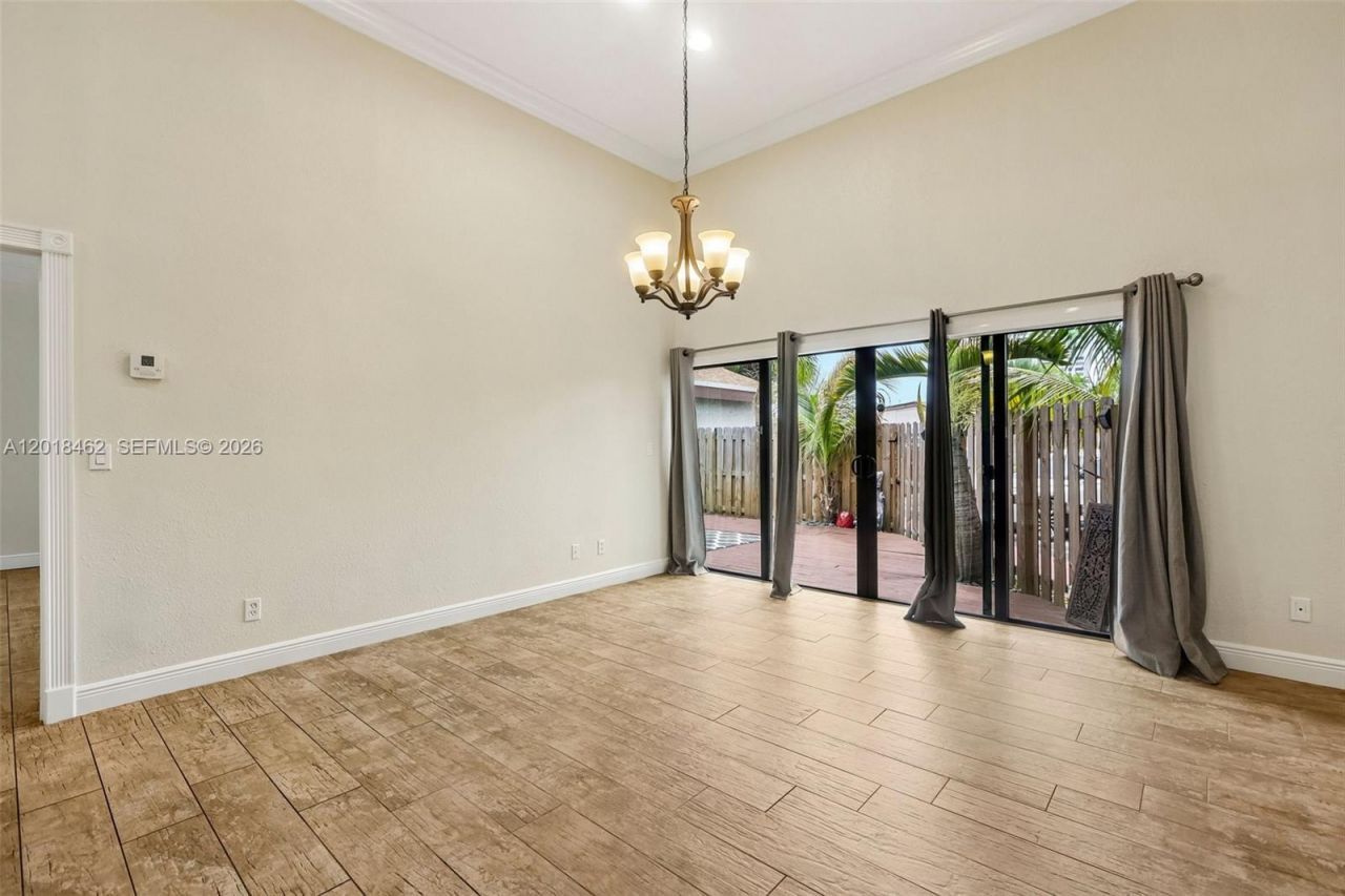 2731 S Parkview Dr, Hallandale Beach, FL 33009 Photo