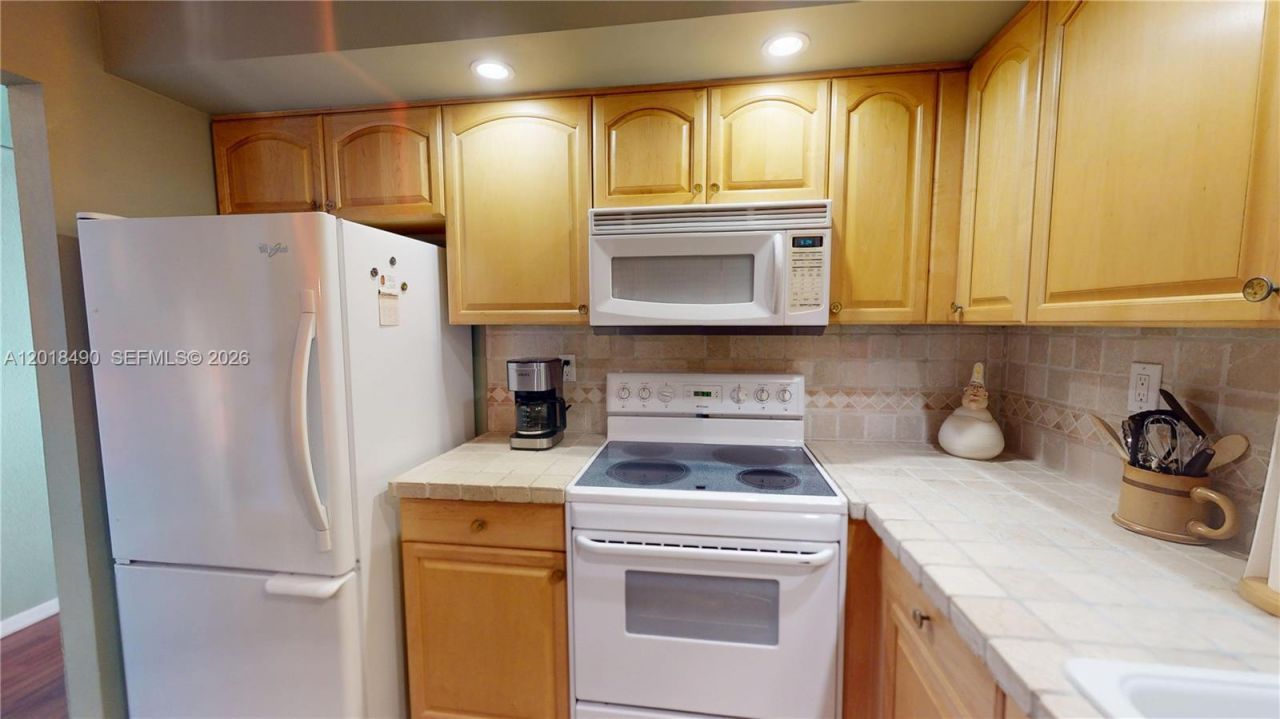 600 Three Islands Blvd , Unit 607, Hallandale Beach, FL 33009 Photo