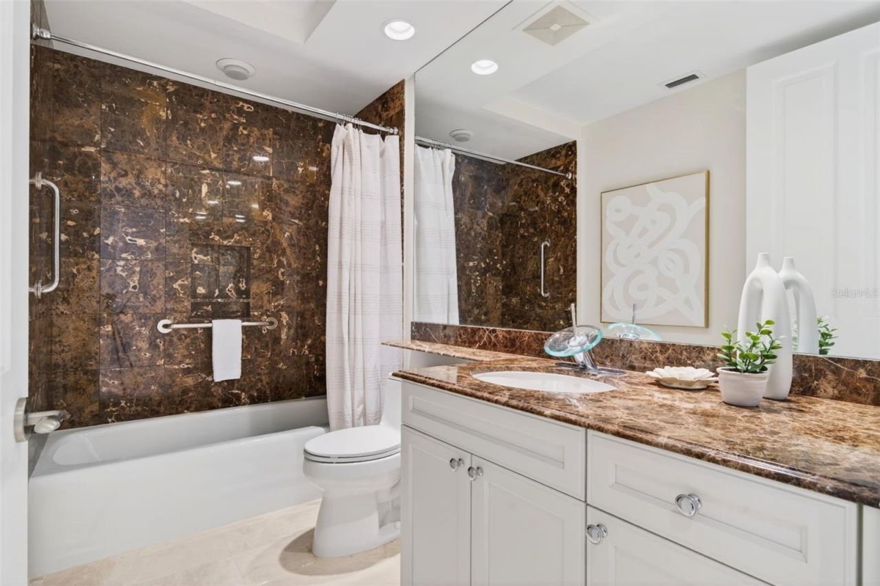 35 Watergate Drive, Unit 502, Sarasota, FL 34236 Photo