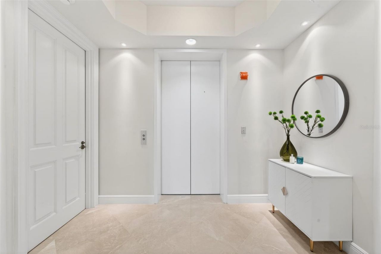 35 Watergate Drive, Unit 502, Sarasota, FL 34236 Photo