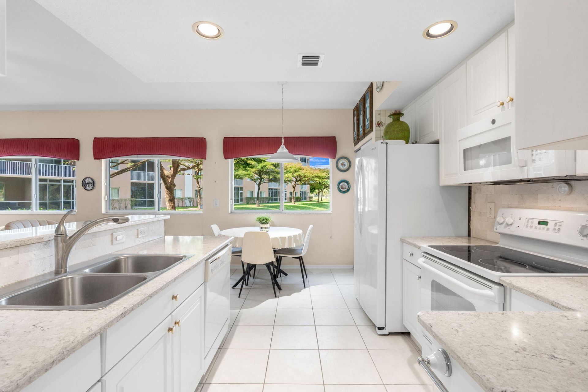7735 Yardley Drive, Tamarac, FL 33321 Photo