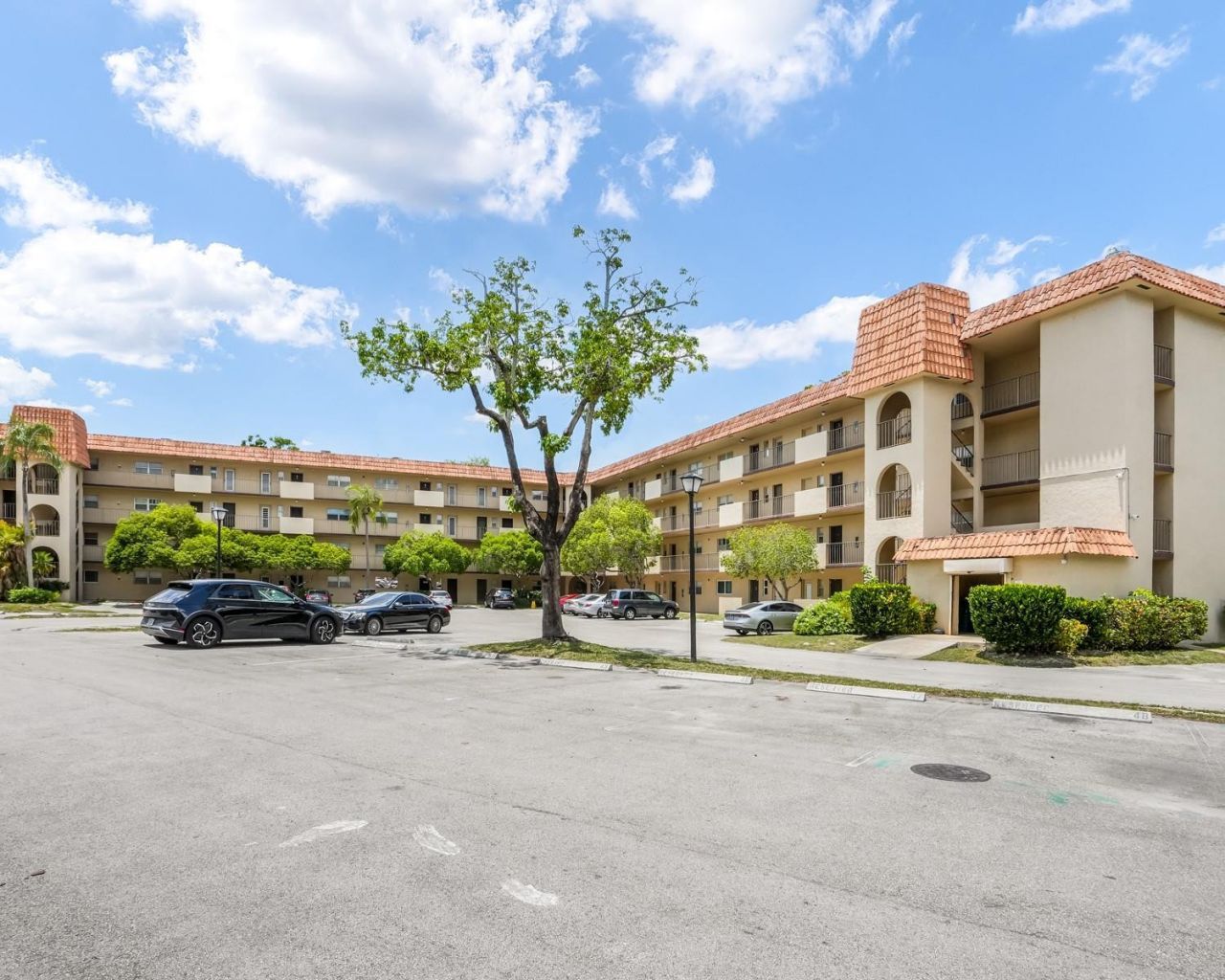 6201 N Falls Cir Drive, Unit 109, Lauderhill, FL 33319 Photo