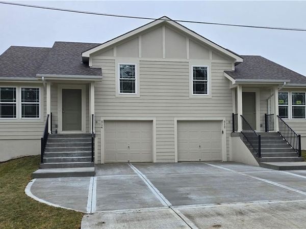 512/514 W Lawrence Street, Spring Hill, KS 66083