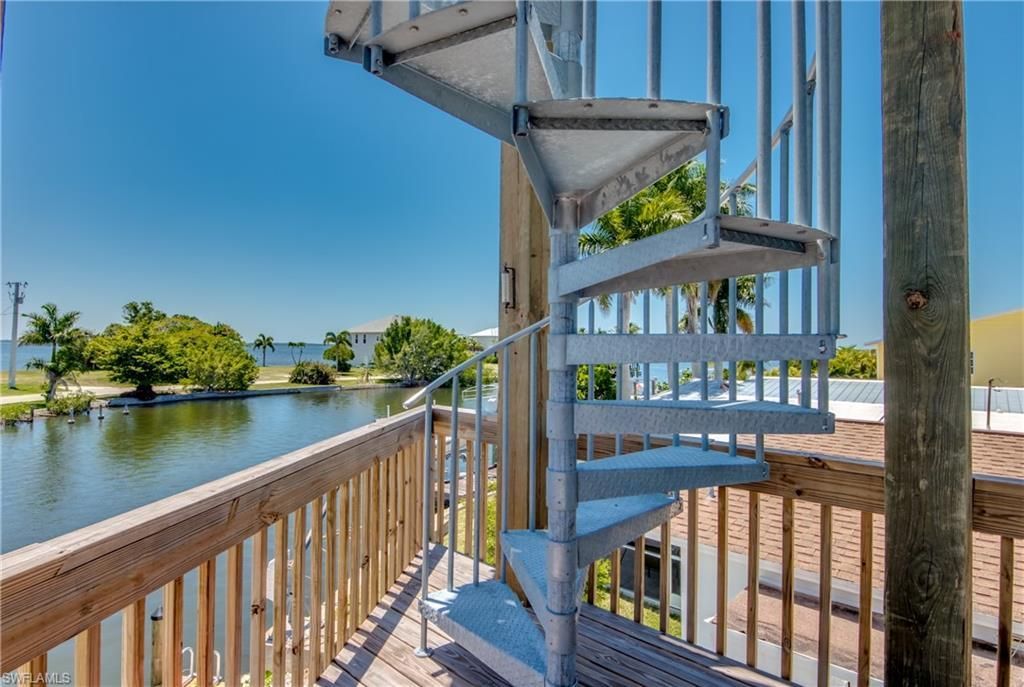 2579 Third St , Matlacha, FL 33993 Photo