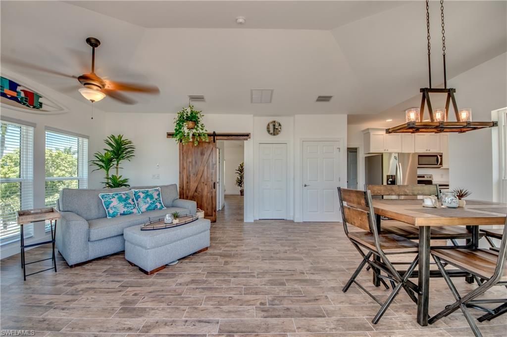 2579 Third St , Matlacha, FL 33993 Photo