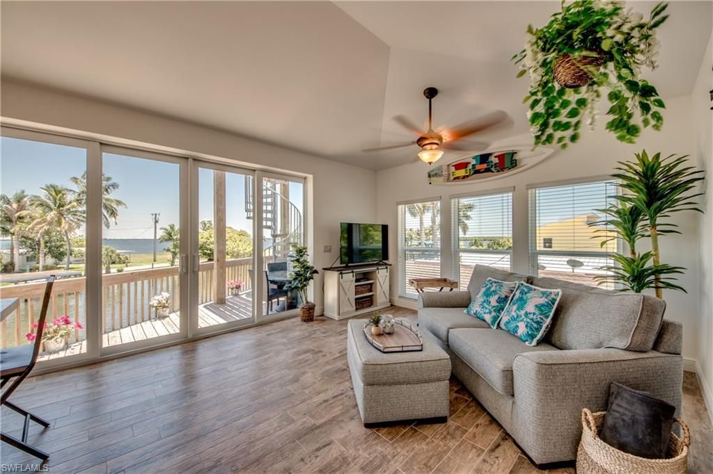 2579 Third St , Matlacha, FL 33993 Photo
