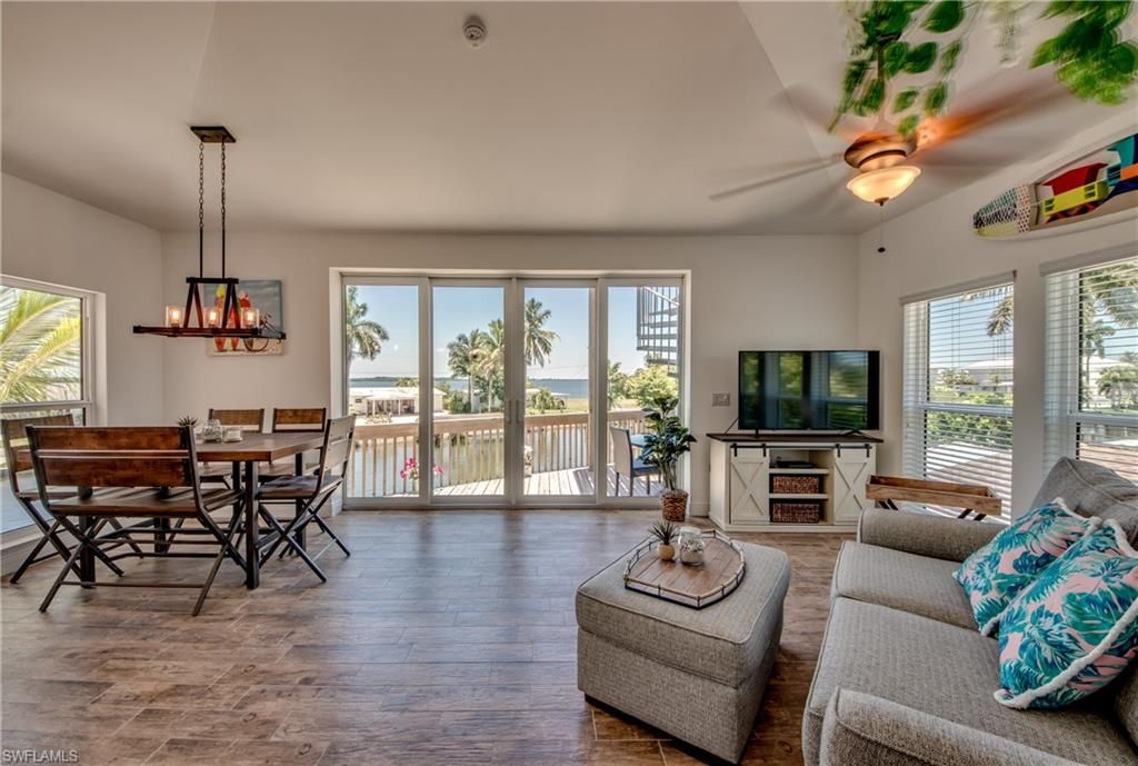2579 Third St , Matlacha, FL 33993 Photo