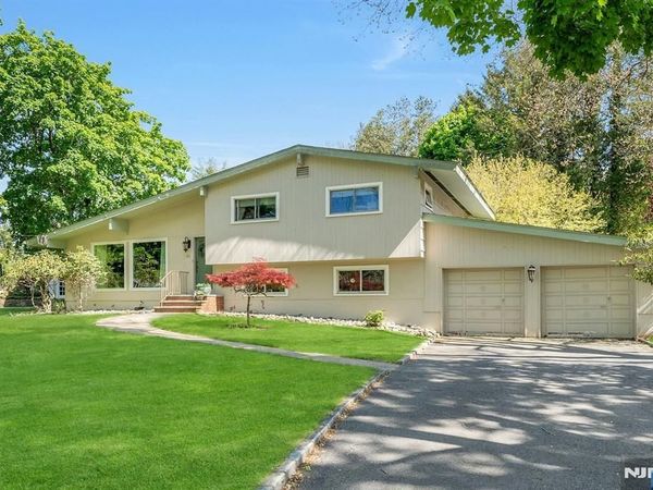60 Oak Street, HARRINGTON PARK, NJ 07640