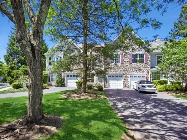 72 Dorchester Dr, Bernards, NJ 07920
