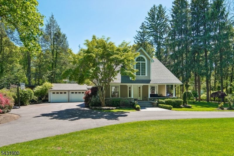 42 Hillside Ave, Upper Saddle River, NJ 07458 Main Photo