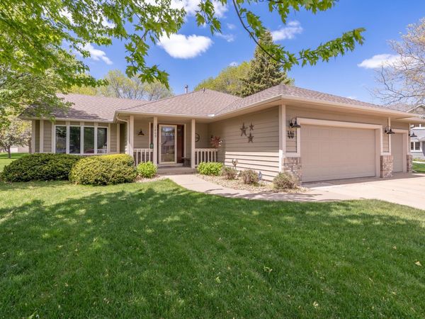 1209 Sunflower Circle S, Shakopee, MN 55379