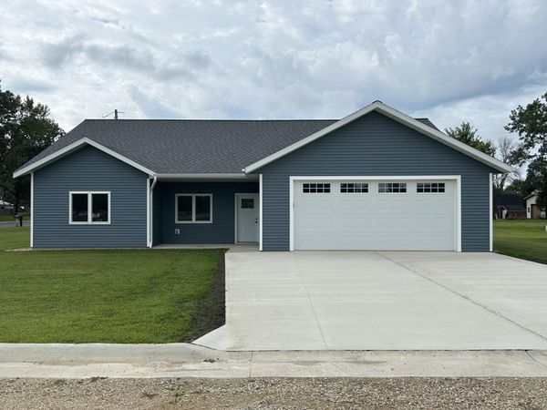 101 Maverick Lane, Riceville, IA 50466