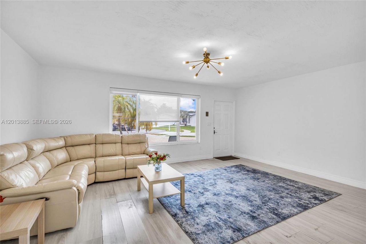 1600 NW 120th Ave, Pembroke Pines, FL 33026 Photo