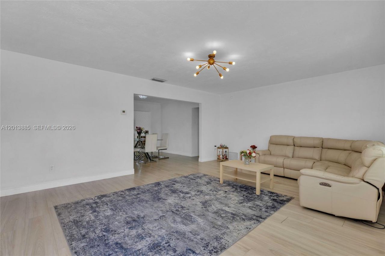 1600 NW 120th Ave, Pembroke Pines, FL 33026 Photo