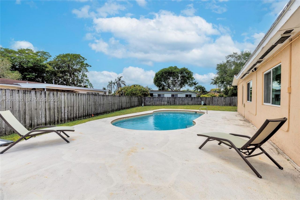 1600 NW 120th Ave, Pembroke Pines, FL 33026 Photo