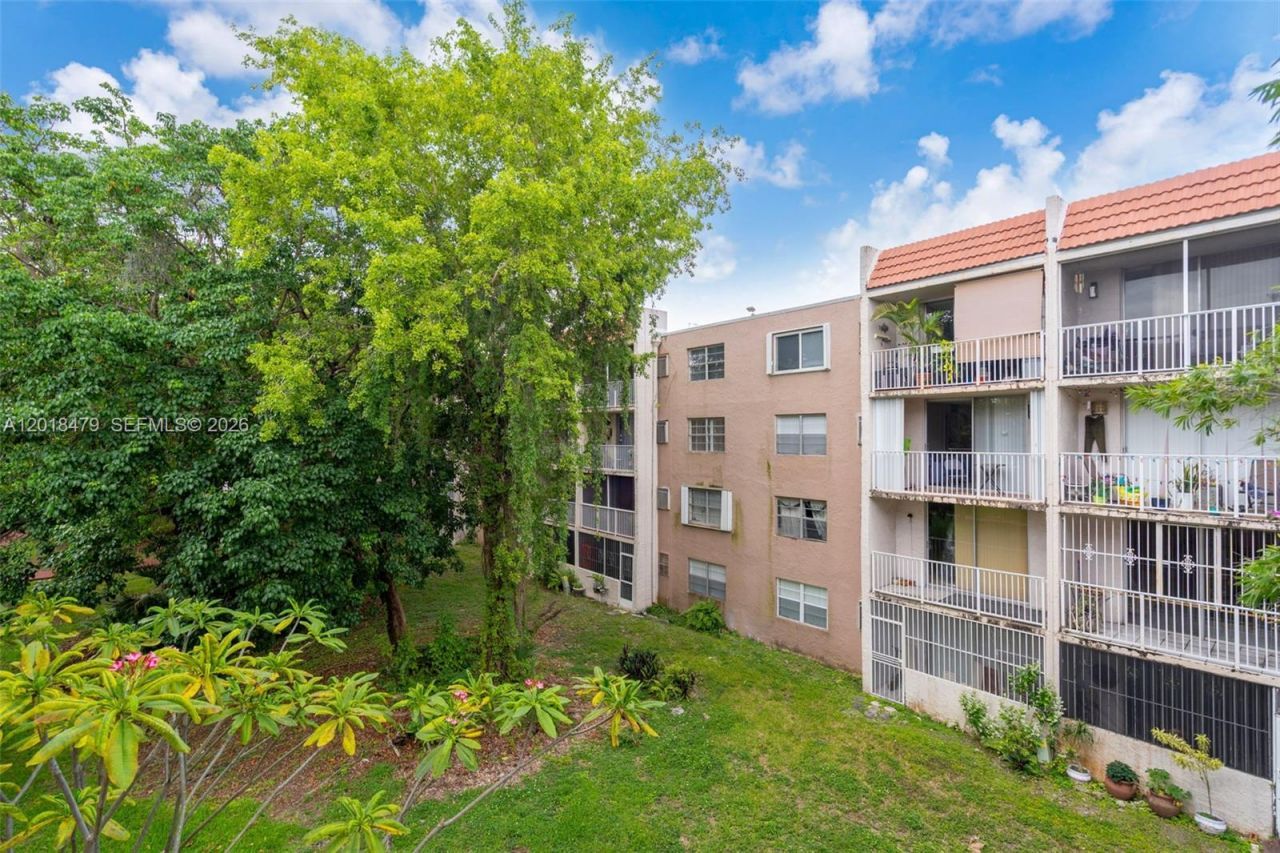 8511 NW 8th St , Unit 309, Miami, FL 33126 Photo