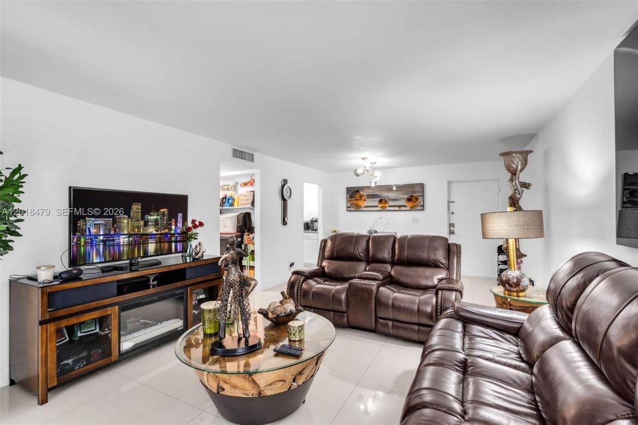 8511 NW 8th St , Unit 309, Miami, FL 33126 Photo