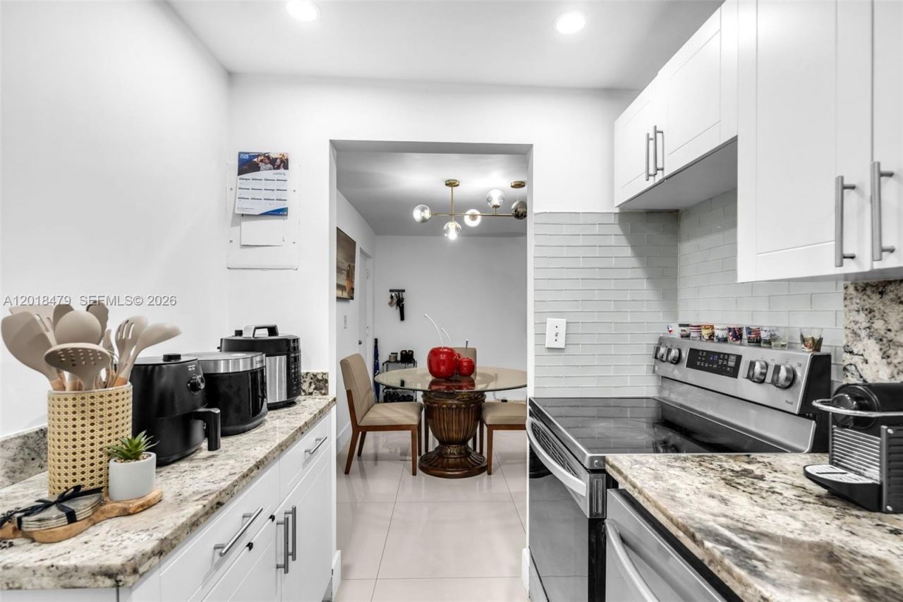 8511 NW 8th St , Unit 309, Miami, FL 33126 Photo