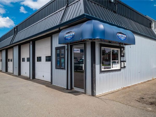 123 Fourth Ave E, Qualicum Beach, BC V9K 1S9