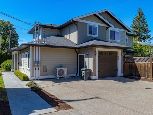 1602 Kenmore Rd , Saanich, BC V8N 2E4