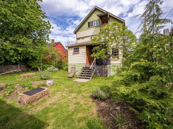 2637 Dunsmuir Ave , Cumberland, BC V0R 1S0