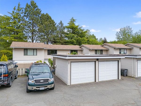 610 McKenzie Ave, Unit #32, Saanich, BC V8Z 2A7