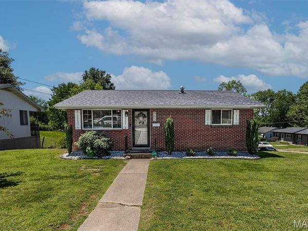 903 Old Cape Road , Jackson, MO 63755