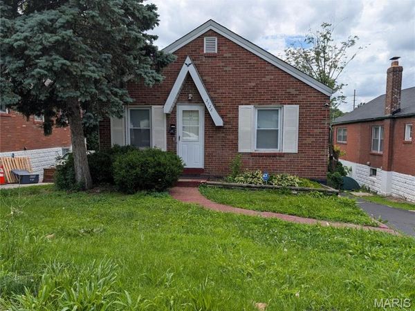2728 Kinamore Drive, Jennings, MO 63136
