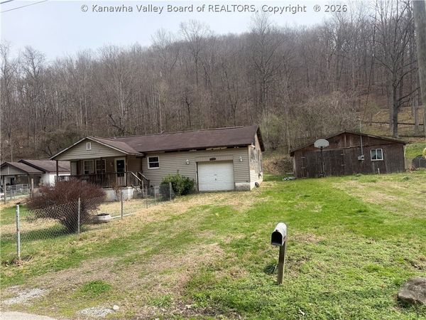 521 Long Fork Road, Pecks Mill, WV 25547