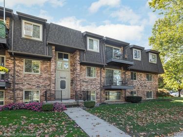 425 Riviera Drive, St. Clair Shores, MI 48080