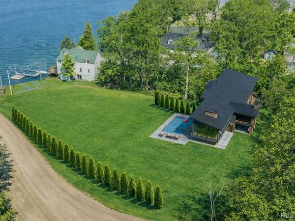 2294 Sonora Drive , Fenton Twp, MI 48430