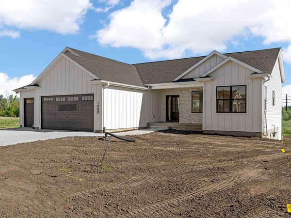 1943 Royal Oak Ridge Road, Marion, IA 52302