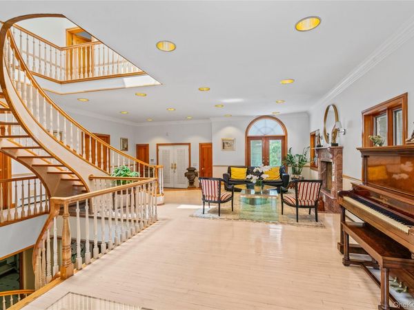 6 Summit Place , Whitestone, NY 11357