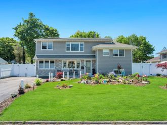 33 Wiltshire Drive Commack, NY 11725