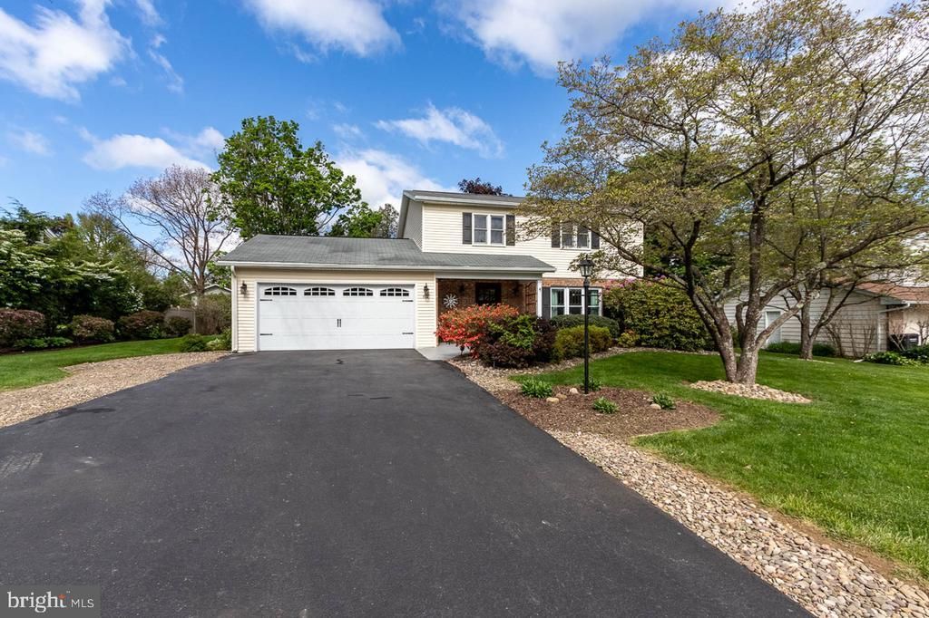 512 MONTCLAIR LANE, BOALSBURG, PA 16827