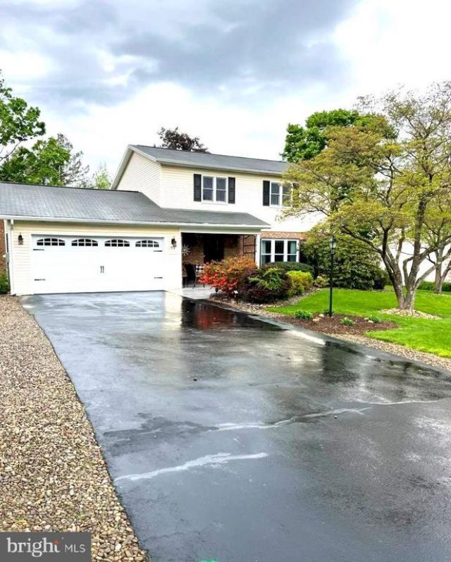 512 MONTCLAIR LANE, BOALSBURG, PA 16827