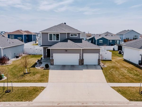 5568 37th Avenue S, Fargo, ND 58104